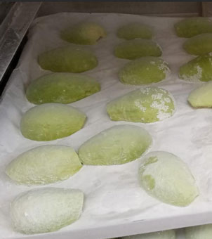 Liquid nitrogen rapid freezing machine for freezing avocados