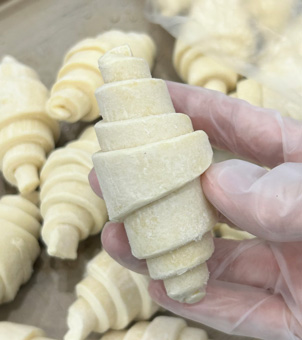 Liquid nitrogen rapid freezing machine for freezing croissants