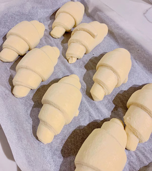 Liquid nitrogen rapid freezing machine for freezing croissants