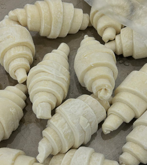 Liquid nitrogen rapid freezing machine for freezing dough shapes
