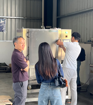 Customer visits SPEEDCRYO factory