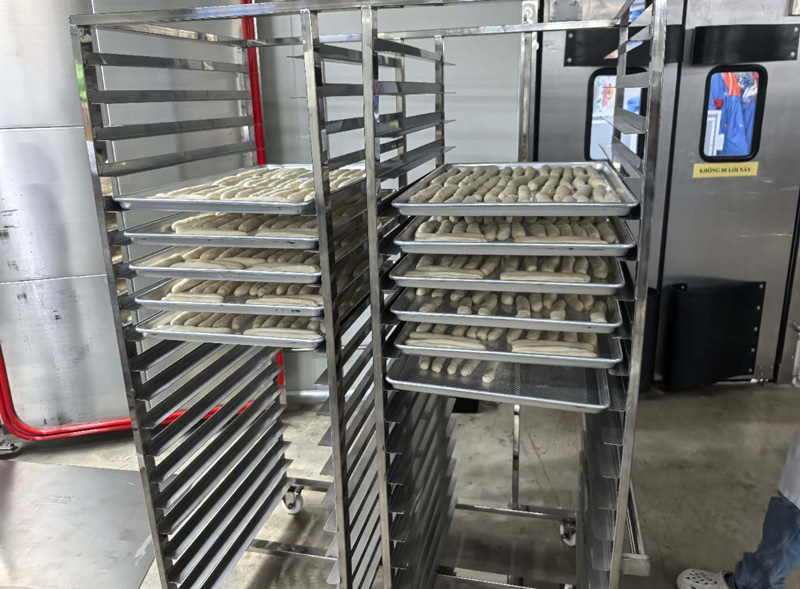 What Really Happens to Steak, Crayfish, and Strawberries After Liquid Nitrogen Freezing?